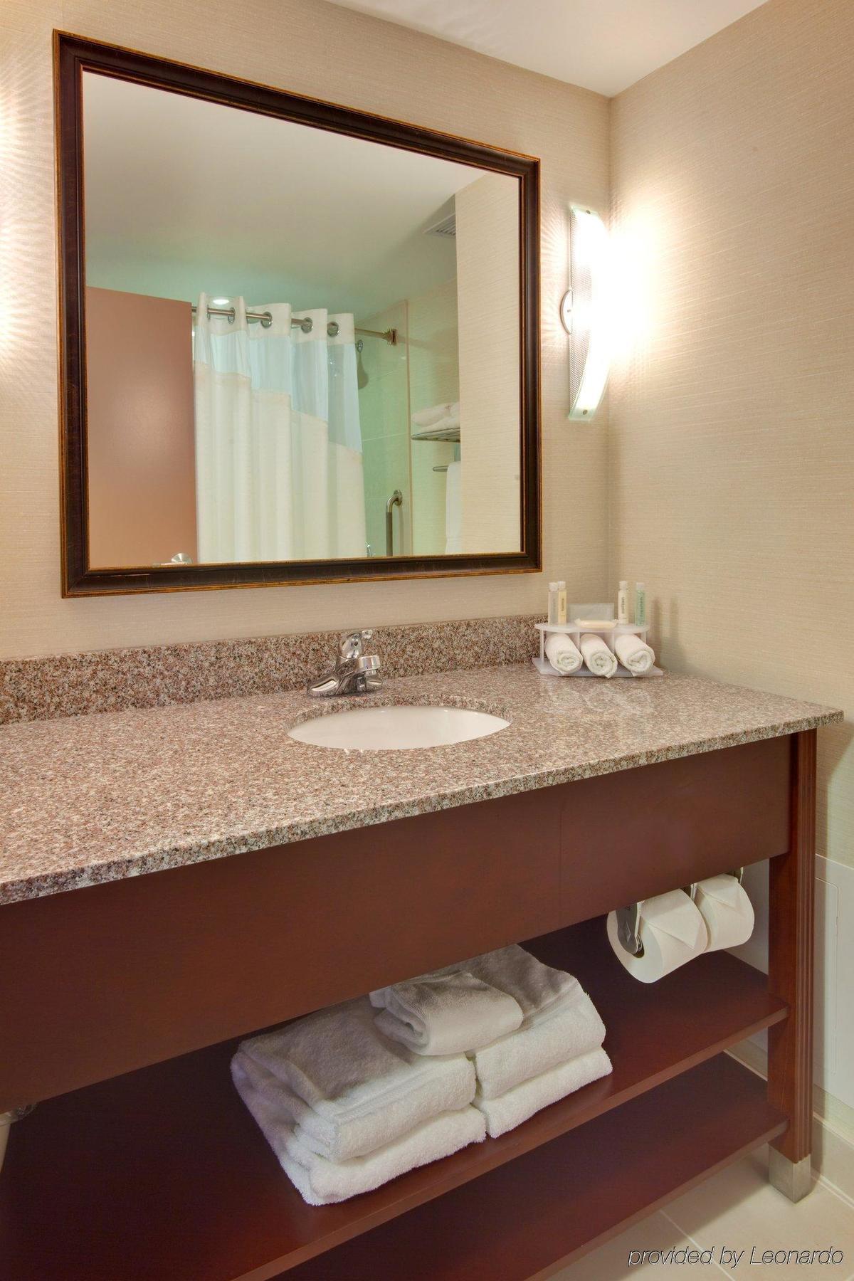 Holiday Inn Express Hotel & Suites Brockville, An Ihg Hotel Chambre photo